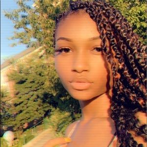 Meet your Posher, Isia